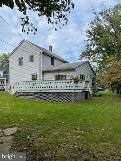 1409 Avon Ct, Halethorpe, MD 21227 - photo 2