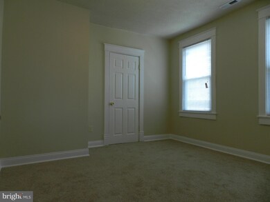 5211 Cumberland St, Capitol Heights, MD 20743 - photo 2