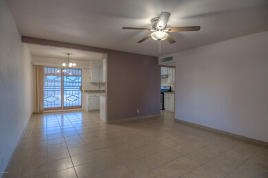 9 Living Room photo d (1)