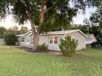 301 E 6th St, Hugoton, KS 67951 - photo 3