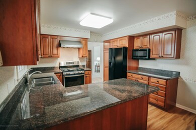 1202 Ravenswood Dr, Lansing, MI 48917 - photo 7