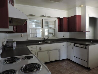 504 E 6th St, Adel, GA 31620 - photo 7