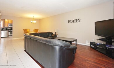 43 Hemlock Ct, Staten Island, NY 10309 - photo 4
