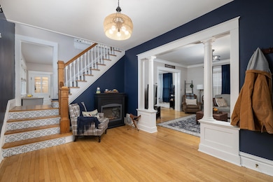 527 15th St S, La Crosse, WI 54601 - photo 2