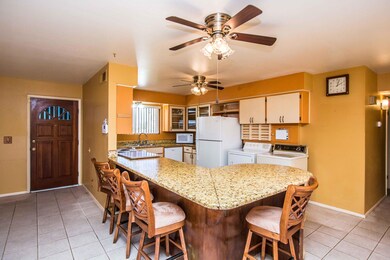 Kitchen Breakfast Bar