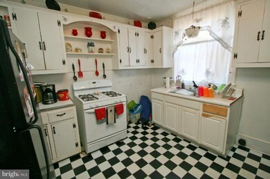 3146 Ravenwood Ave, Baltimore, MD 21213 - photo 2