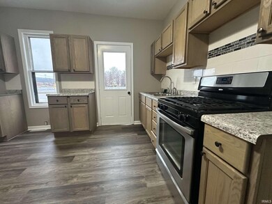 121 N Mulberry St, Churubusco, IN 46723 - photo 6