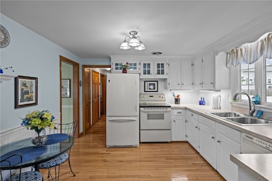 57 Everleth Ave, Warwick, RI 02888 - photo 4