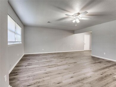 208 Butler Dr, Shawnee, OK 74804 - photo 4