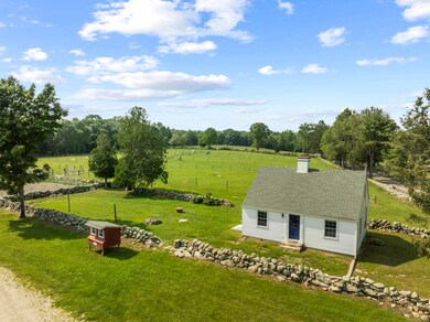 Small House used as an Airbnb. Can be, Trainer's home, Works home, In-Law or Out-Law home, Rental Property