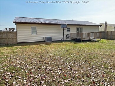 130 Timberlake Cir, Scott Depot, WV 25560 - photo 5