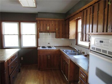 6122 Hauser Dr, Shawnee, KS 66216 - photo 3