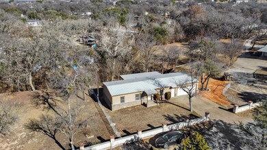 526 Blue Jay Ct, Granbury, TX 76049 - photo 3