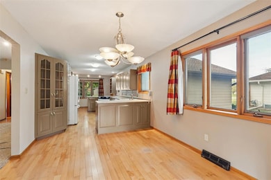 909 39th St, West Des Moines, IA 50265 - photo 6