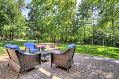 Patio & Firepit - perfect for gatherings & parties