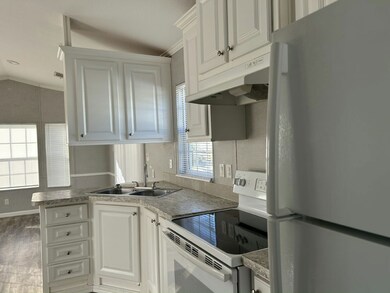 6941 Macdonald Ct unit 31, Zephyrhills, FL 33541 - photo 6