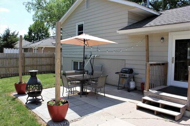 1315 Edgewood Dr, Waterloo, IA 50701 - photo 2