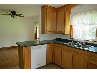 13 Breezy Knoll Rd, Greenville, RI 02828 - photo 4