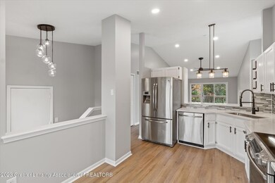 17-6727-Spring-Tree-Ln-Lansing-MI-48917-