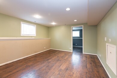 2300 Arrow St unit 5, Carpentersville, IL 60110 - photo 2