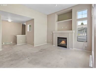 Living Room/Entrance