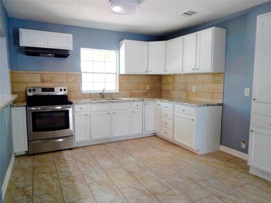 6902 Helmers St, Houston, TX 77022 - photo 6