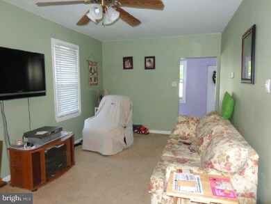 818 Bergen St, Gloucester City, NJ 08030 - photo 4