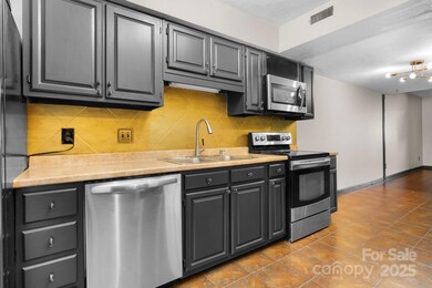 2705 N Center St unit 78, Hickory, NC 28601 - photo 3