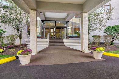 Inwood Condominium unit 11C2, Bridgeport, CT 06604 - photo 4