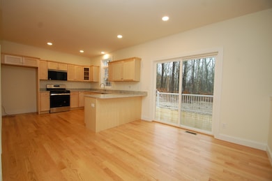 34 Bancroft Rd unit 78-2, Londonderry, NH 03053 - photo 4