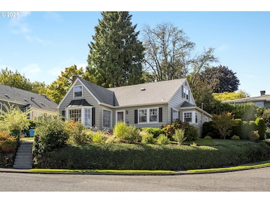 606 SW Evans St, Portland, OR 97219 - photo 2