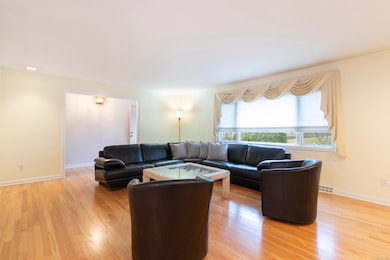 306 Hawthorne Ln, Orange, CT 06477 - photo 3