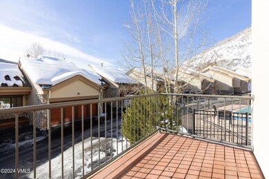 1881_lionsridge_loop_19_exterior_deck01_
