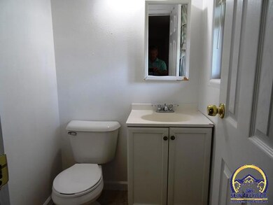 5133 SW 32nd St, Topeka, KS 66614 - photo 6