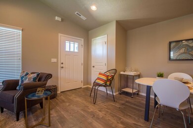 1222 NW 25th St, Redmond, OR 97756 - photo 4