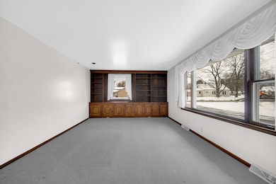 2002 Crockett Ave, Valparaiso, IN 46383 - photo 6