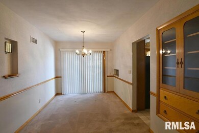 1902 W 37th St, Davenport, IA 52806 - photo 4