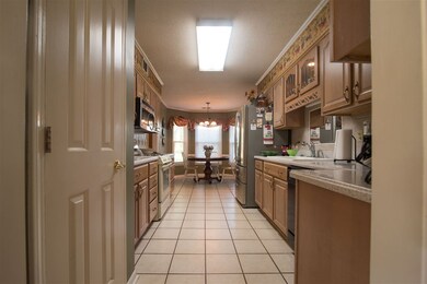 Your new home is easy to entertain and feed the fa