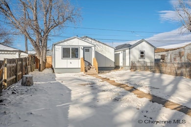 1012 E 8th St, Cheyenne, WY 82007 - photo 2