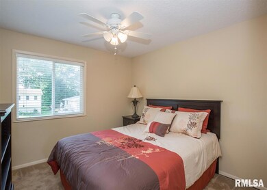 2410 W 59th St, Davenport, IA 52806 - photo 7