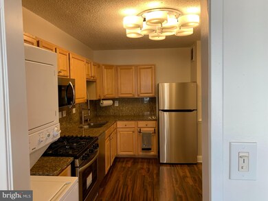 Skyline Plaza unit 1417S, Baileys Crossroads, VA 22041 - photo 3