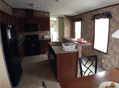 335 Jefferson St, Saratoga Springs, NY 12866 - photo 4