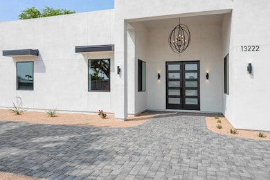 Entry off Horseshoe Driveway