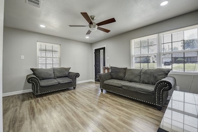 12111 Galva Dr, Dallas, TX 75243 - photo 3