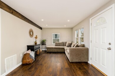 L 312 Rosslyn Ave15