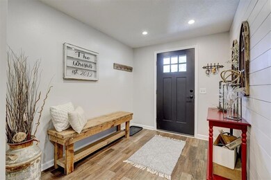 1433 N 7th Ave E, Newton, IA 50208 - photo 4