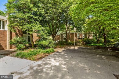 11515 Maple Ridge Rd, Reston, VA 20190 - photo 4