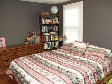 415 New St, Freemansburg, PA 18017 - photo 4