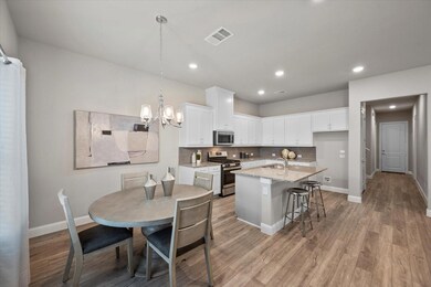 8225 Cotton Belt Ln, North Richland Hills, TX 76182 - photo 5