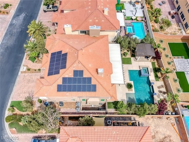 Birds eye view of property